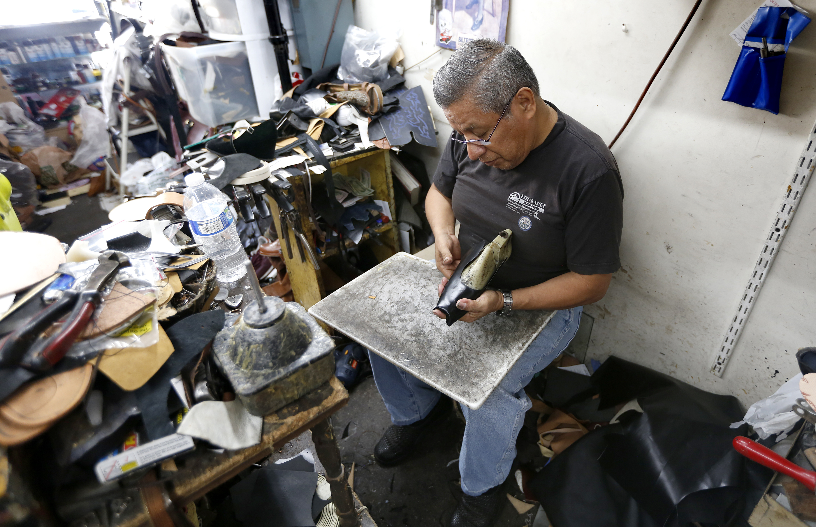 Fito un zapatero de Los ngeles muy remend n y a la medida La