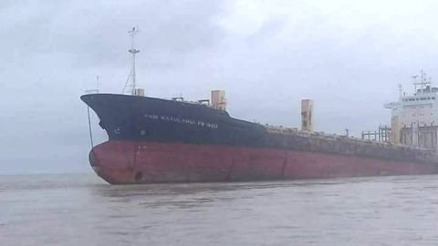 El Sam Ratulangi PB 1600 mide más de 177 metros de largo.