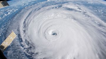 El huracán Florence ya llega a la costa de EEUU.