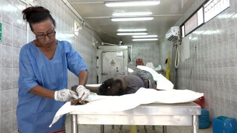Sonia Bermúdez ayuda a las familias de quienes mueren sin recursos.
