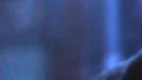 El reloj se encontraba apuntando directamente hacia la cama donde dormiría la pareja.