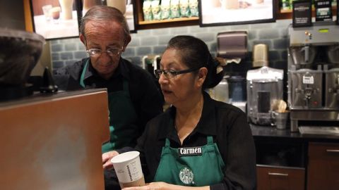 Muchos trabajadores mayores de 50 sienten que son discrimados en el lugar de trabajo.