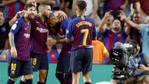 El defensa del FC Barcelona, Jordi Alba, celebra un gol ante el Huesca. (Foto: EFE/Toni Albir)