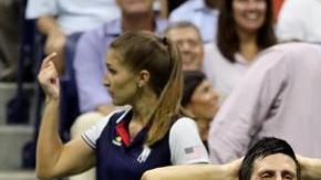 Novak Djokovic tuvo que cambiarse de remera en varias ocasiones