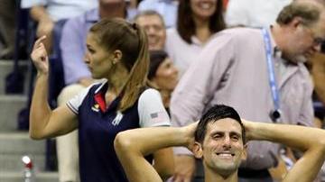 Novak Djokovic tuvo que cambiarse de remera en varias ocasiones