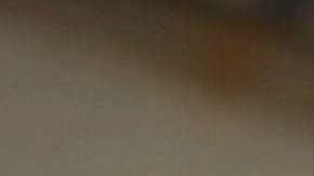 Monseñor Wilfredo Peña y Rosselló con su hija en brazos durante el acto