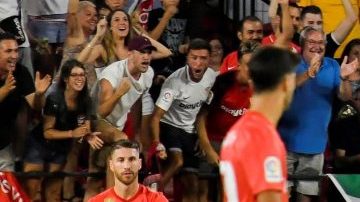 Sevilla exhibió a un Real Madrid dormido en el Sánchez Pizjuán. (Foto: EFE/Raúl Caro)