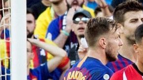 El delantero argentino del Barcelona, Lionel Messi protesta al árbitro una vez más. (Foto: EFE/Marta Pérez)