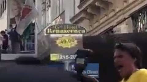 El candidato del Partido Social Liberal fue atacado con un cuchillo.