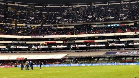 La cancha del Estadio Azteca sigue sin estar al 100%.