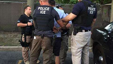 Sin el traslado de fondos, ICE no podría cumplir sus metas de detención de adultos para el año fiscal en curso.