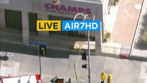 Investigan el tiroteo que causó dos heridos en Van Nuys.