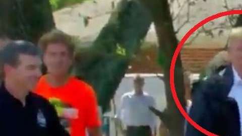 El presidente Trump saludó al hombre que le dijo que nombró a su perro "Don T".