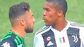 El brasileño Douglas Costa perdió la cabeza.