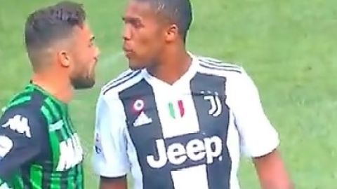 El brasileño Douglas Costa perdió la cabeza.