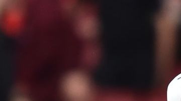 Un presunto delincuente atacó el vehículo donde viajaban Sead Kolasinac y Mesut Ozil