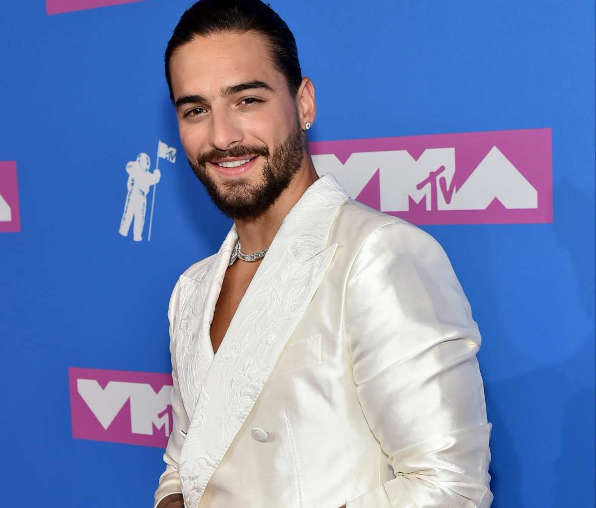 Cuanto Mide Y Pesa Bad Bunny Insólito: Maluma y Bad Bunny son utilizados como instrumentos de tortura -  La Opinión