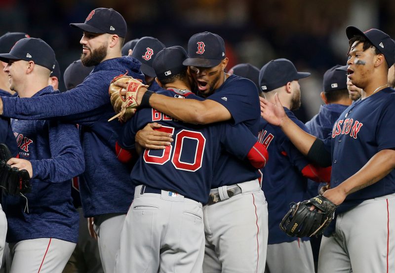 Boston Red Sox celebró este jueves el título divisional Este de la Liga Americana en Yankee Stadium.  (Foto: Jim McIsaac/Getty Images)