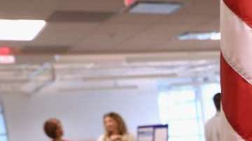Los inmigrantes deben revisar con detalle sus aplicaciones ante USCIS.