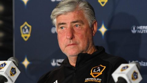 Sigi Schmid fue hasta hoy el entrenador de Los Angeles Galaxy de la MLS. (Foto: Jayne Kamin-Oncea/Getty Images)