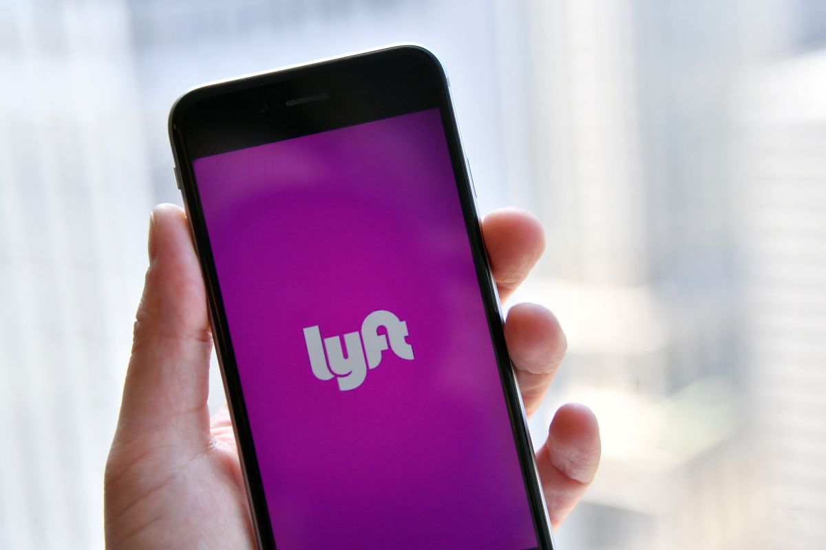 Lyft tiene una aplicación para teléfonos.