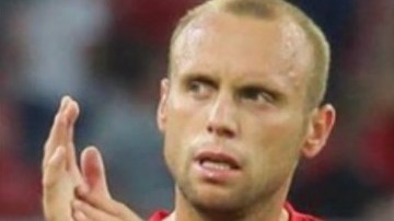 Denis Glushakov, capitán del Spartak de Moscú vivió un momento realmente incómodo.
