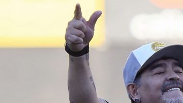 Diego Armando Maradona se estrena como director técnico de los Dorados de Sinaloa. (Foto: Imago7/Roberto Armenta)