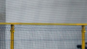 Agustín Marchesín patea a Arturo Sánchez, durante el entrenamiento del América. (Foto: Imago7/Rafael Vadillo)