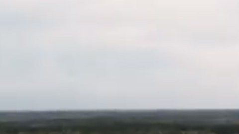 El agua cubre la carretera Interestatal 40 en Wilmington, Carolina del Norte.