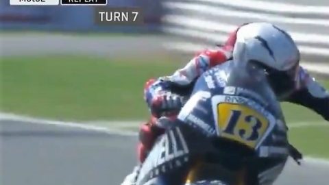Increíble comportamiento antideportivo en Moto2.