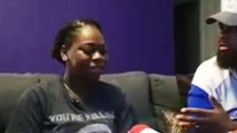 Los esposos Brown y su recién nacido