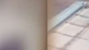 El hombre se detuvo en una tienda de dulces antes de llevarse al menor a su casa.