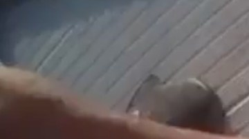 Un hombre es rescatado de ahogarse.