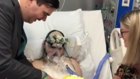 La boda se celebró de urgencia en el hospital.