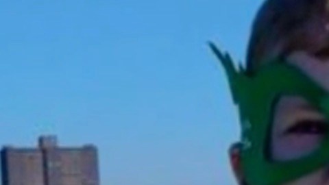 Matthew creo a su propio súper héroe para llevar su enfermedad más dignamente.