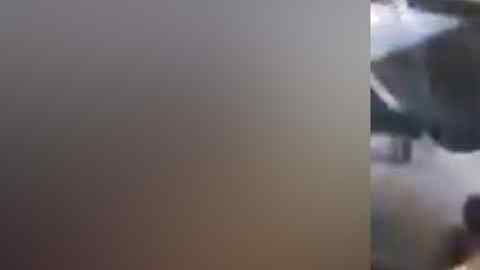 El presunto infiel fue grabado en calzoncillos.