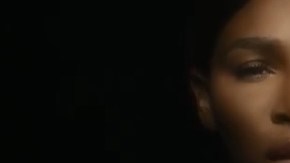 Serena Williams canta 'I Touch myself' con el torso desnudo por una gran causa.