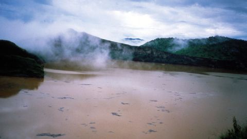 Lago Nyos. United States Geological Survey. Public Domain