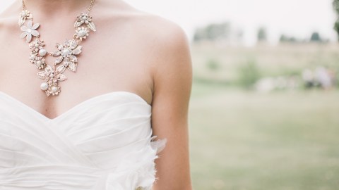 Impuesto escote vestido de novia