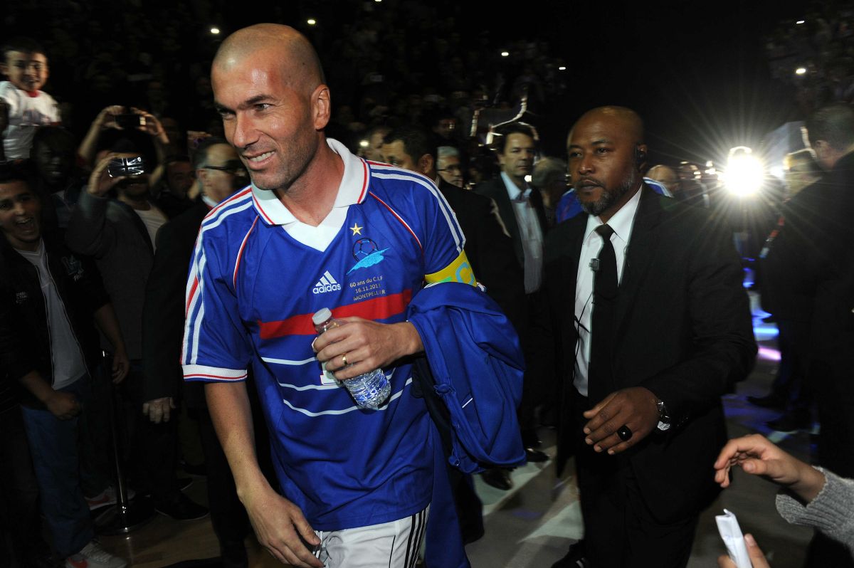 La playera de Zinedine Zidane se subastará en octubre próximo