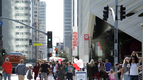 La fiesta se extiende a cinco cuadras del centro angelino. Foto: Cortesía
