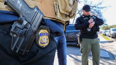 ICE no cesa su intensa cacería de inmigrantes