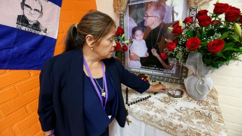 Nesha Xuncax Che dice que monseñor la ayudó en su batalla contra el cáncer. / (Aurelia Ventura.