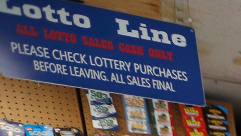 Jugadores de lotería buscan las tiendas con buena suerte.