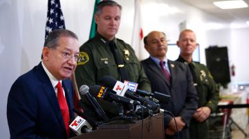10/23/18 / LOS ANGELES/Mario Cuevas, Head Consul of Mexico in Orange County, joined by Undersheriff Don Barnes, hold a press conference in Orange County, to unveil a new release public service announcement to remind residents that local law enforcement does not enforce immigration laws while on patrol. (Aurelia Ventura/La Opinion)