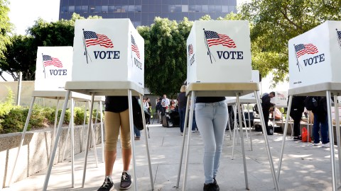 También puedes votar en persona, siguiendo los protocolos de seguridad.