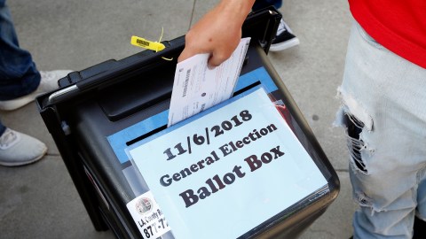 A votar. (Aurelia Ventura/La Opinion)