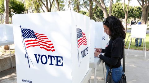 Los latinos no acudieron a las urnas en las elecciones primarias.  (Aurelia Ventura/LaOpinión)