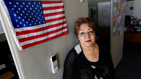 María Robles sigue a la espera de una respuesta de USCIS a su solicitud de ciudadanía. (Aurelia Ventura/La Opinion)