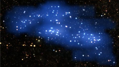Hyperion tiene una masa mil billones de veces superior a la del Sol.